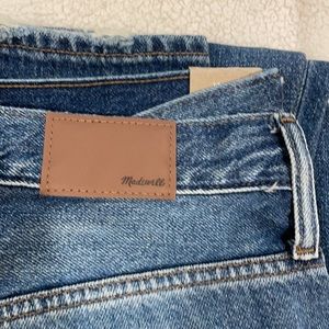 Madewell momjean in Downey wash. Size 32 NWT